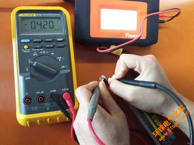 測電壓/電流/電阻 數字萬用表使用方法介紹