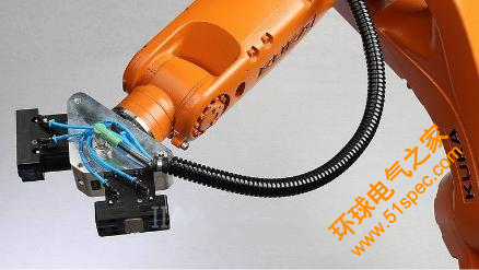 KUKA ready2_grip機(jī)器人助力物料搬運(yùn)：預(yù)配置且可靠的應(yīng)用包