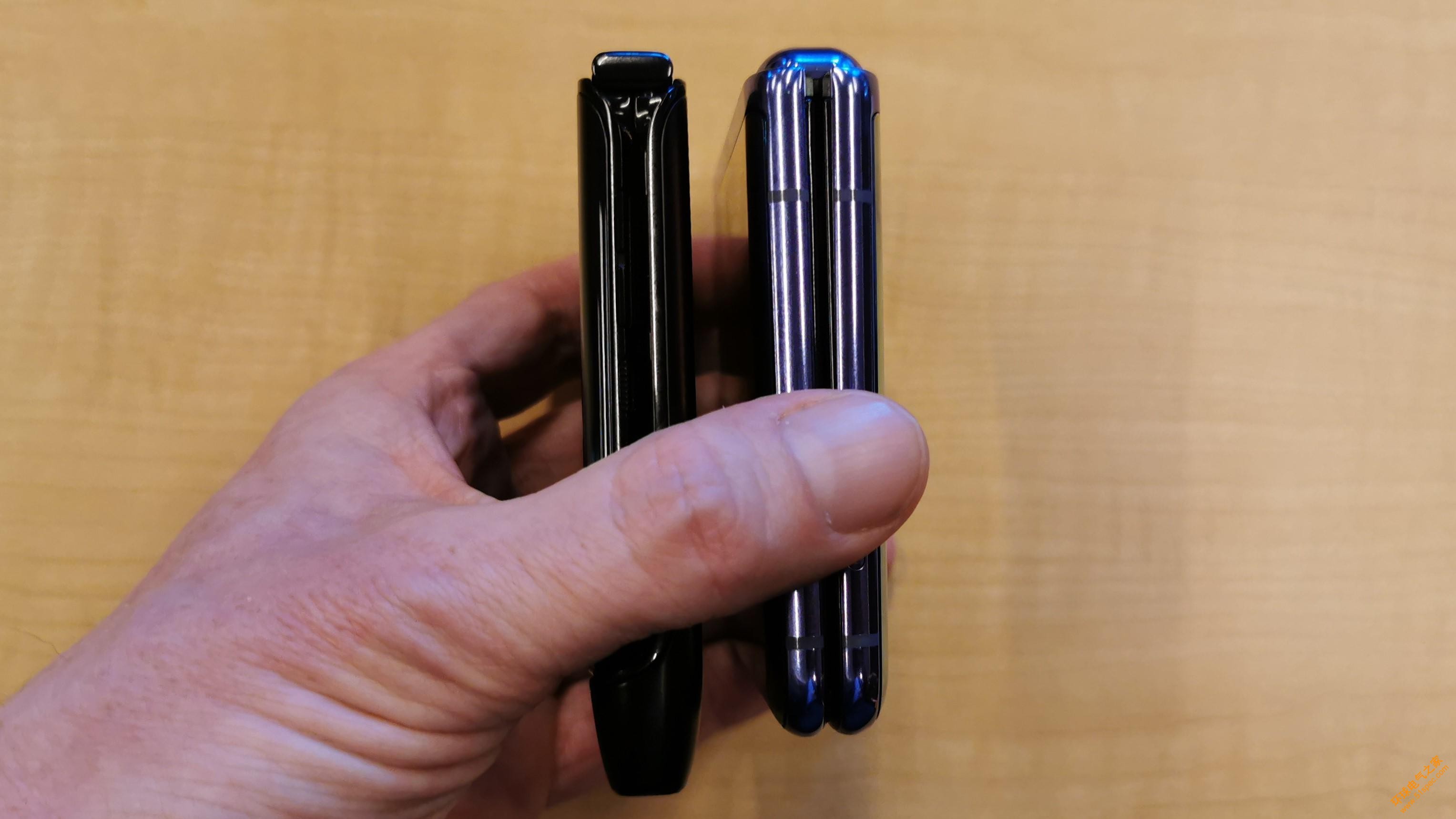 The Z Flip (right) is slightly thicker than the Razr (left).